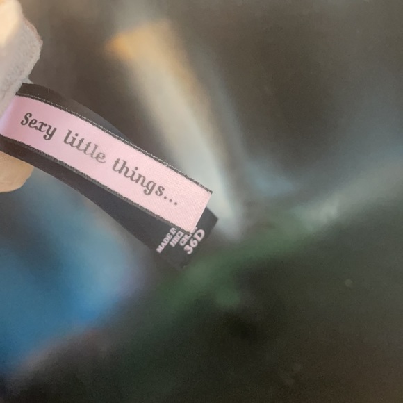 Victoria Secret bra cream size 36D - Picture 9 of 11